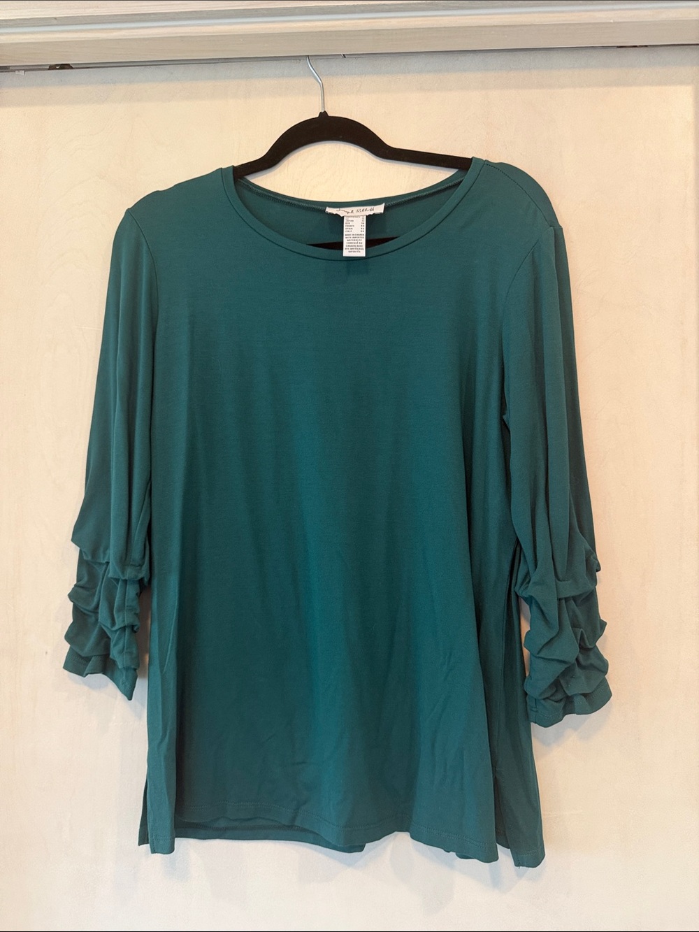 Women’s deep emerald Joesph Ribkoff, Size US 10 - Classic Crewneck